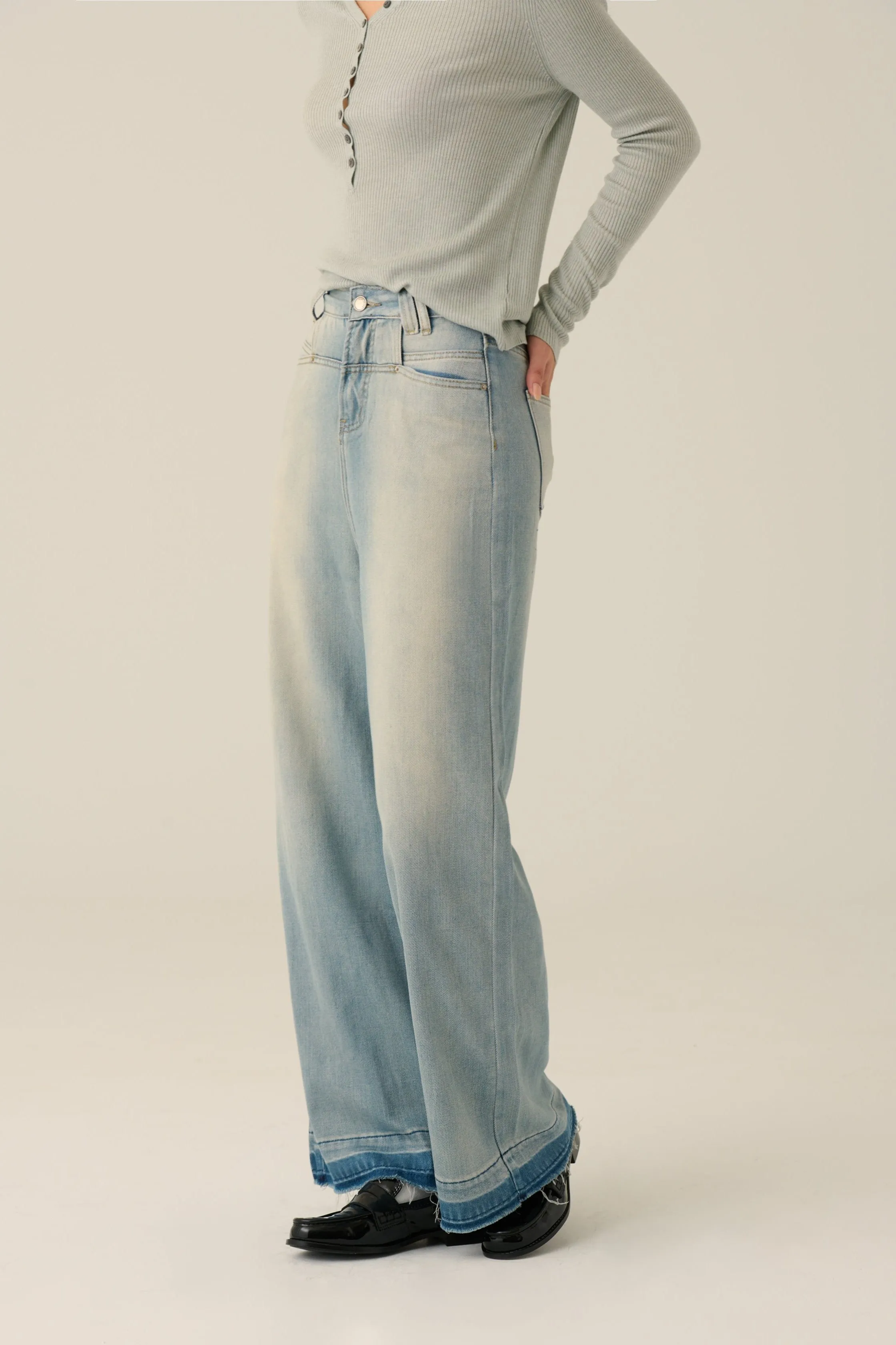 Nordic loose fit jeans in light blue wash