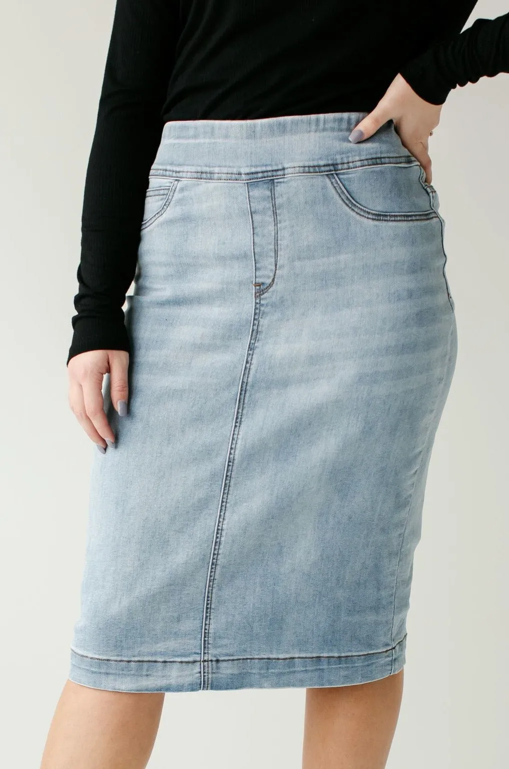 'Sara' Classic Denim Skirt in Light Wash